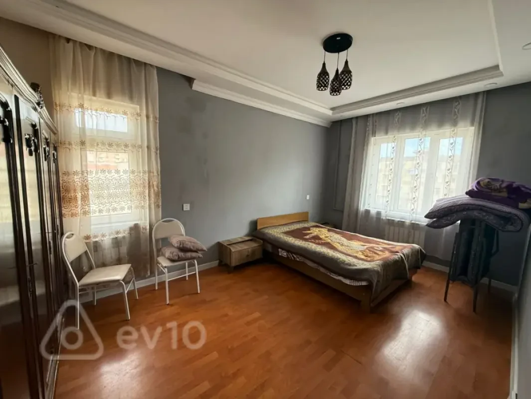 Kirayə verilir 2 otaqlı köhnə tikili 60 m²