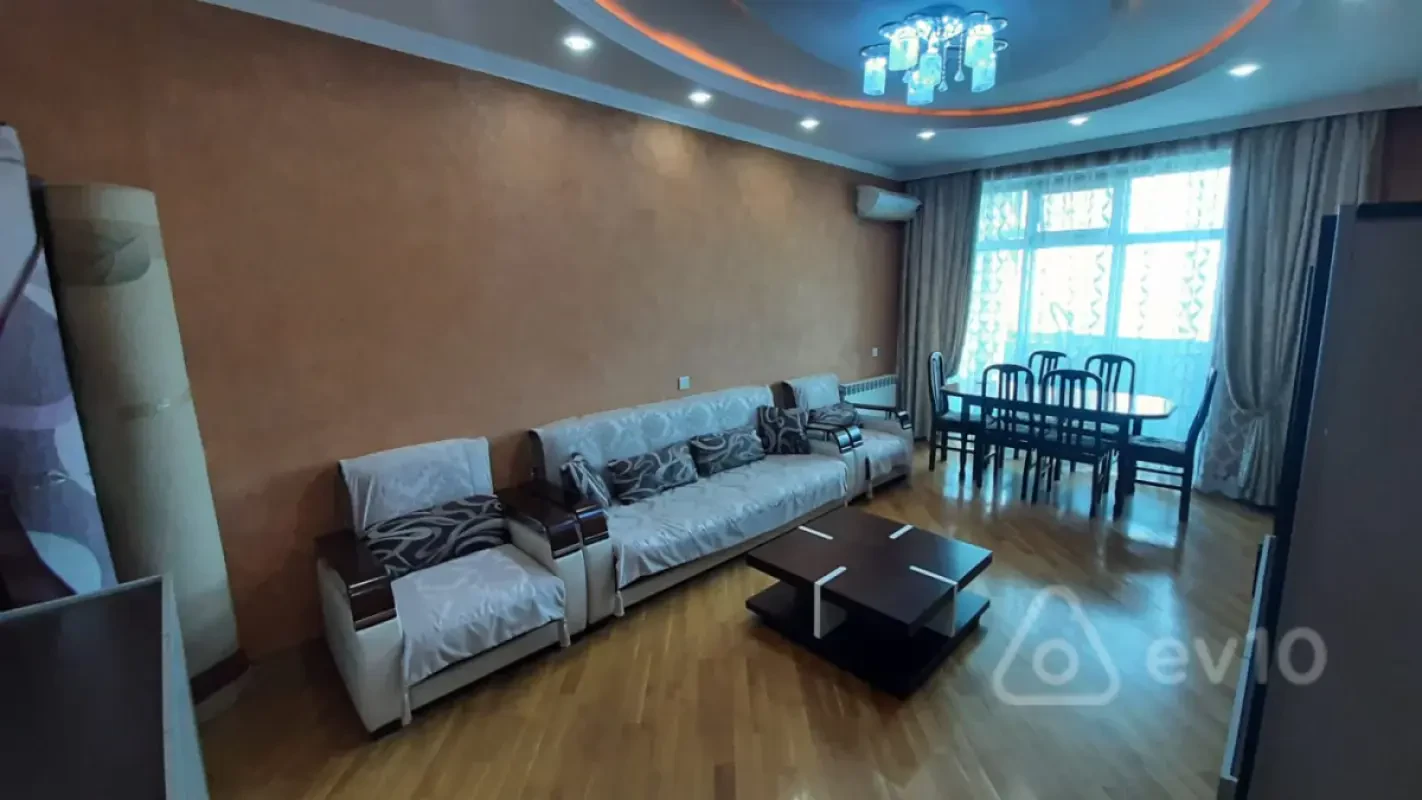Kirayə verilir 2 otaqlı yeni tikili 75 m²
