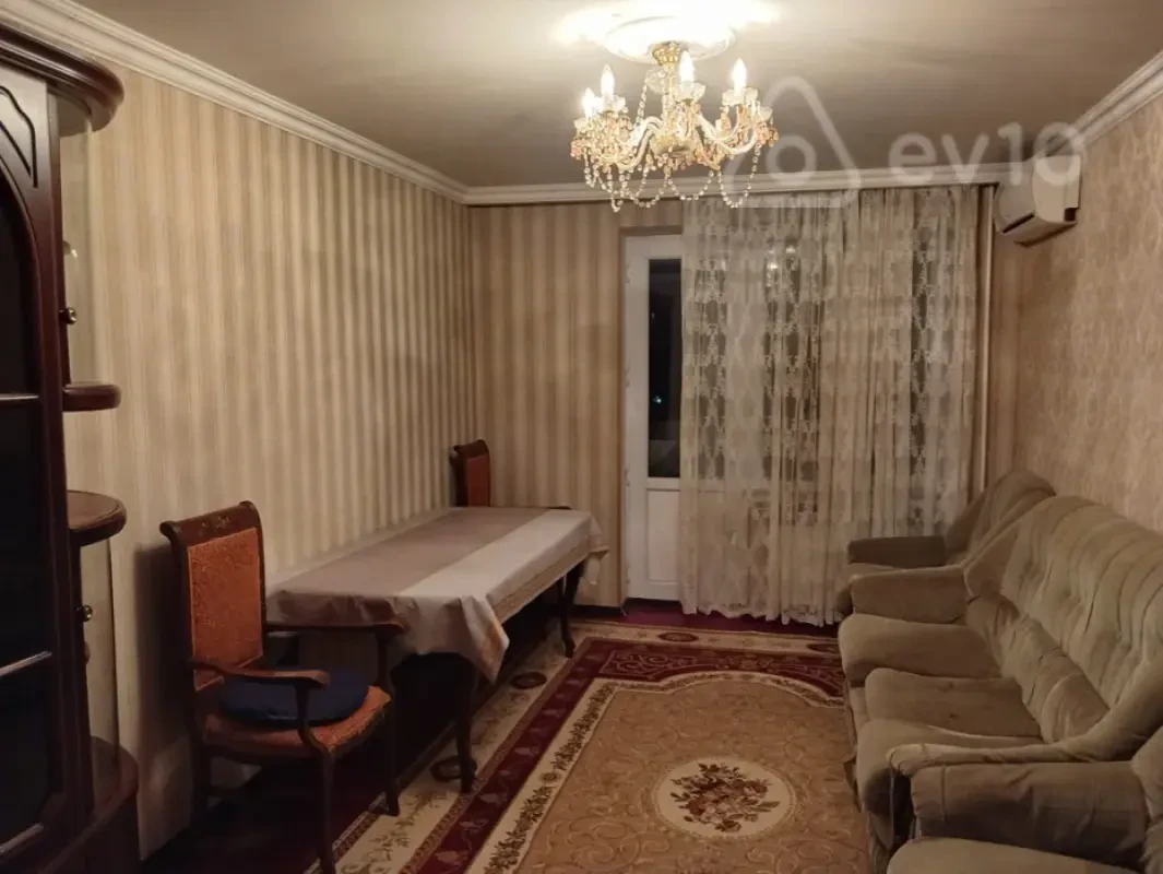 Kirayə verilir 2 otaqlı köhnə tikili 60 m²