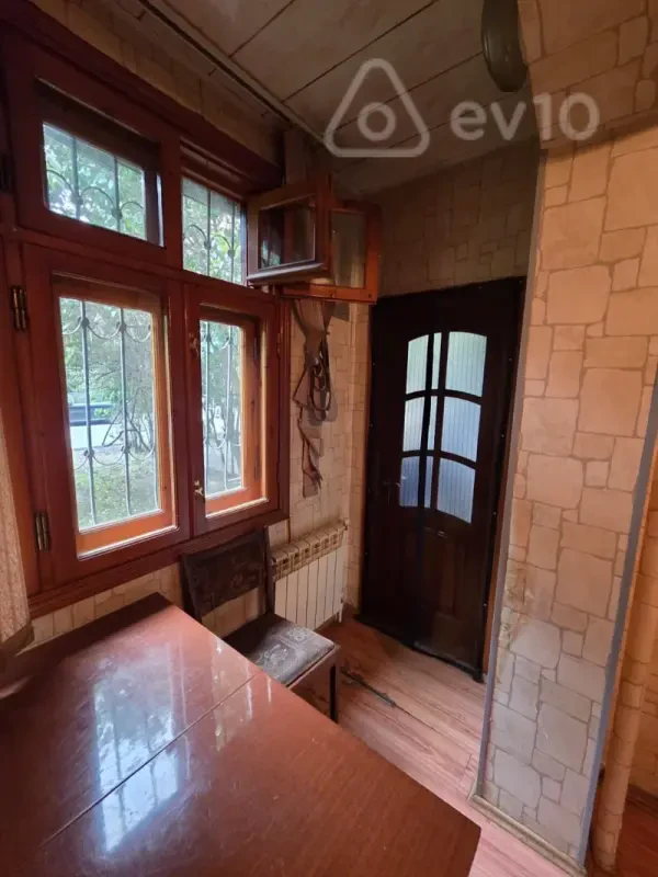 Kirayə verilir 2 otaqlı köhnə tikili 65 m²