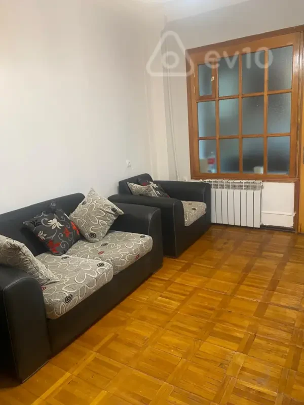 Kirayə verilir 5 otaqlı köhnə tikili 120 m²