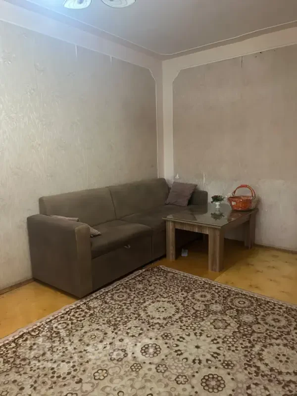 Kirayə verilir 2 otaqlı köhnə tikili 60 m²