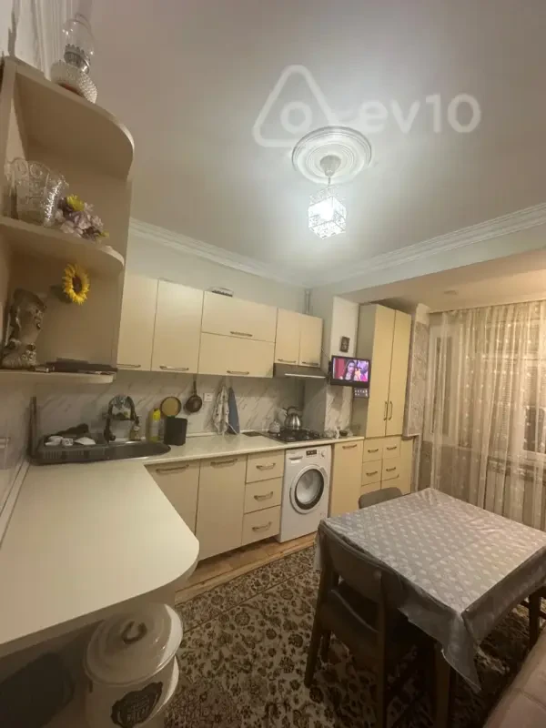Satılır 4 otaqlı köhnə tikili 87 m²