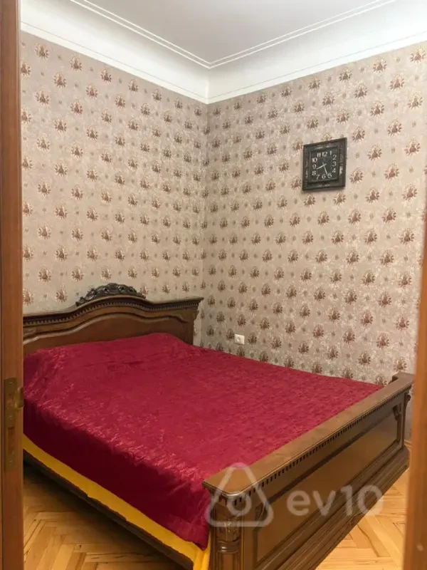 Kirayə verilir 2 otaqlı köhnə tikili 65 m²