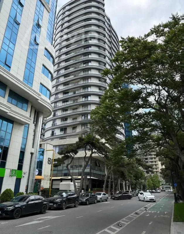 Satılır 3 otaqlı yeni tikili 122 m²