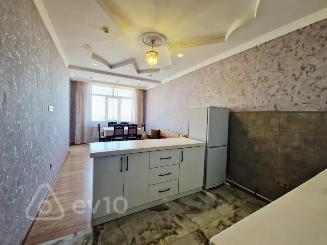 Kirayə verilir 2 otaqlı yeni tikili 65 m²