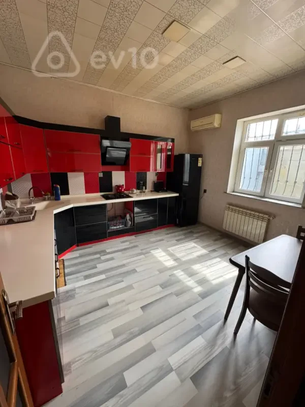 Satılır 5 otaqlı həyət evi 185 m²