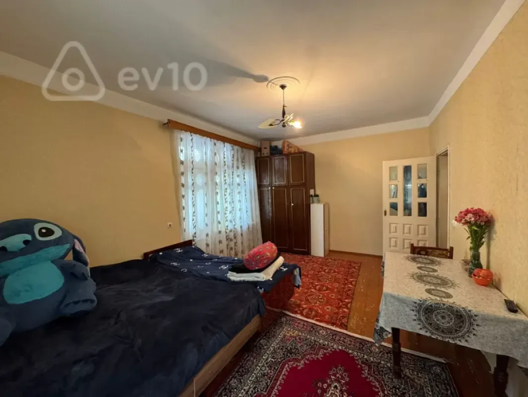 Kirayə verilir 1 otaqlı köhnə tikili 250 m²