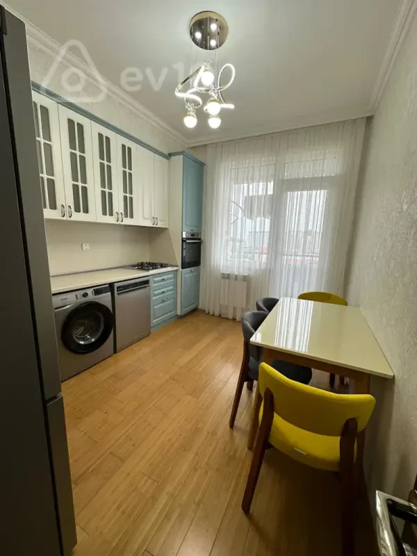 Kirayə verilir 2 otaqlı yeni tikili 85 m²