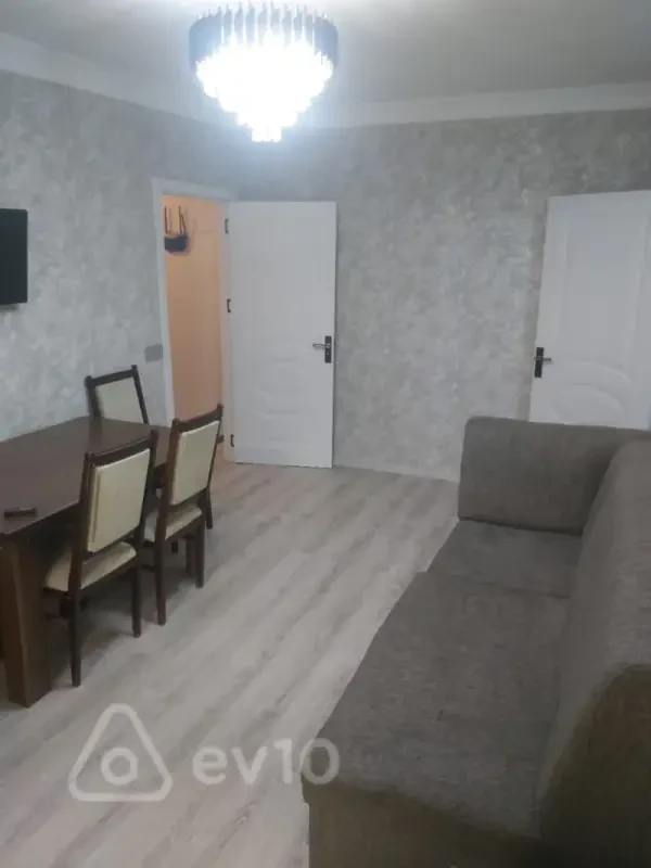 Kirayə verilir 3 otaqlı köhnə tikili 70 m²