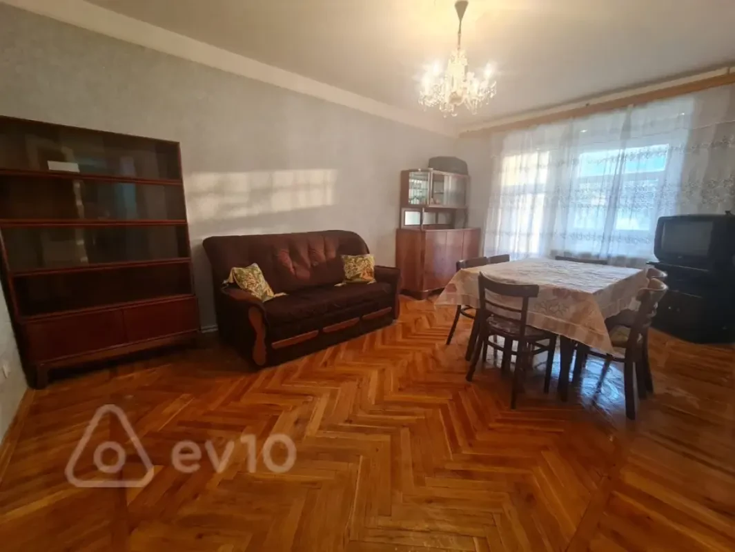 Kirayə verilir 2 otaqlı köhnə tikili 60 m²