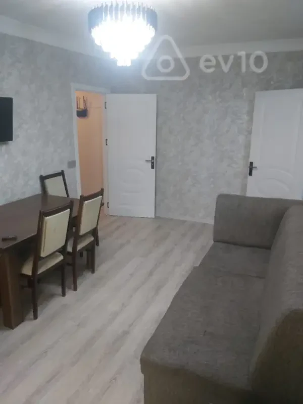 Kirayə verilir 3 otaqlı köhnə tikili 50 m²