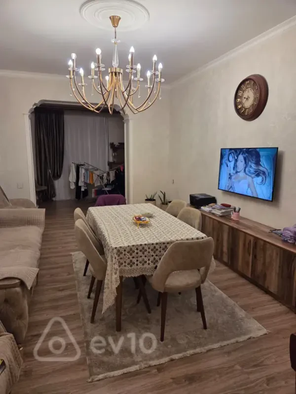 Satılır 2 otaqlı köhnə tikili 65 m²