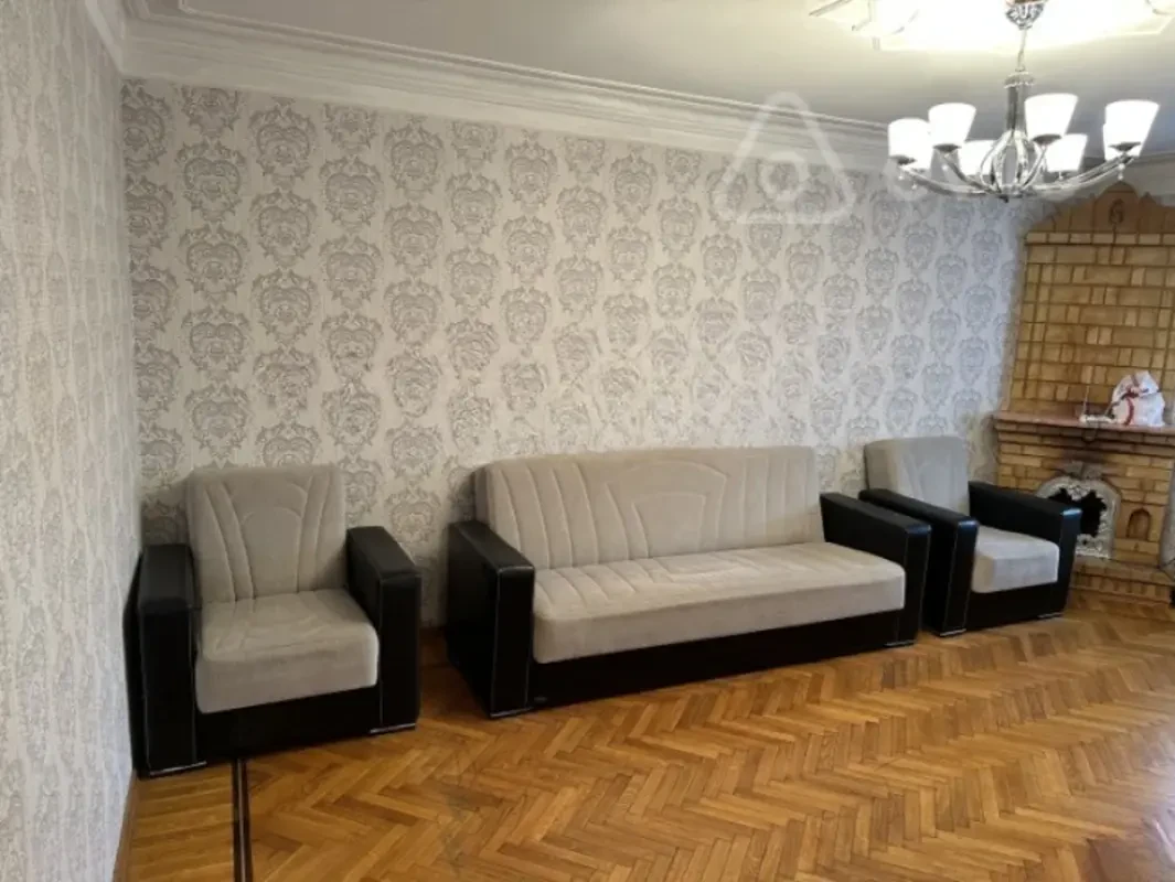 Kirayə verilir 3 otaqlı köhnə tikili 90 m²