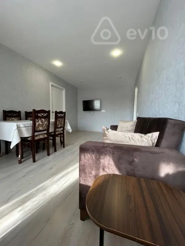 Kirayə verilir 2 otaqlı köhnə tikili 45 m²