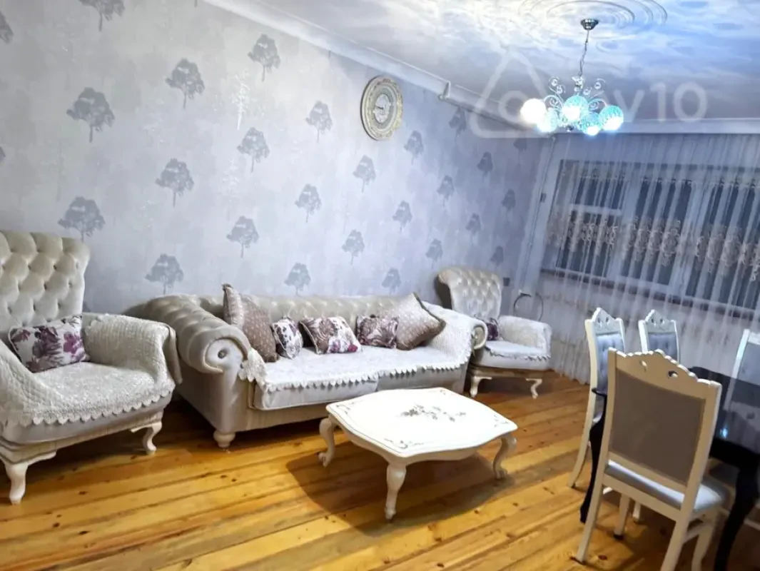 Kirayə verilir 4 otaqlı köhnə tikili 100 m²
