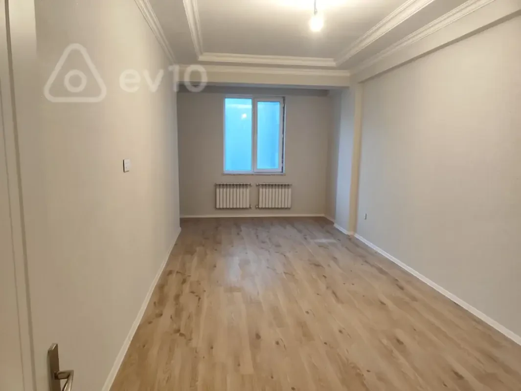 Kirayə verilir 2 otaqlı köhnə tikili 60 m²