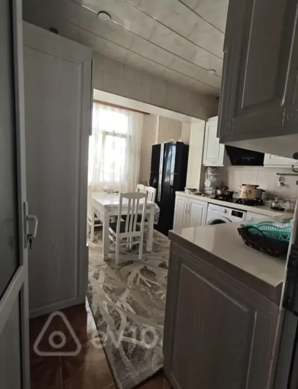 Satılır 4 otaqlı köhnə tikili 100 m²