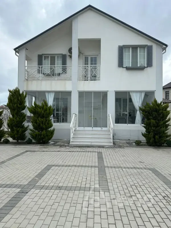 Satılır 6 otaqlı həyət evi 200 m²