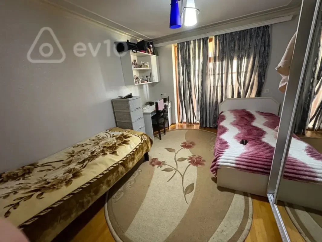Kirayə verilir 3 otaqlı köhnə tikili 80 m²