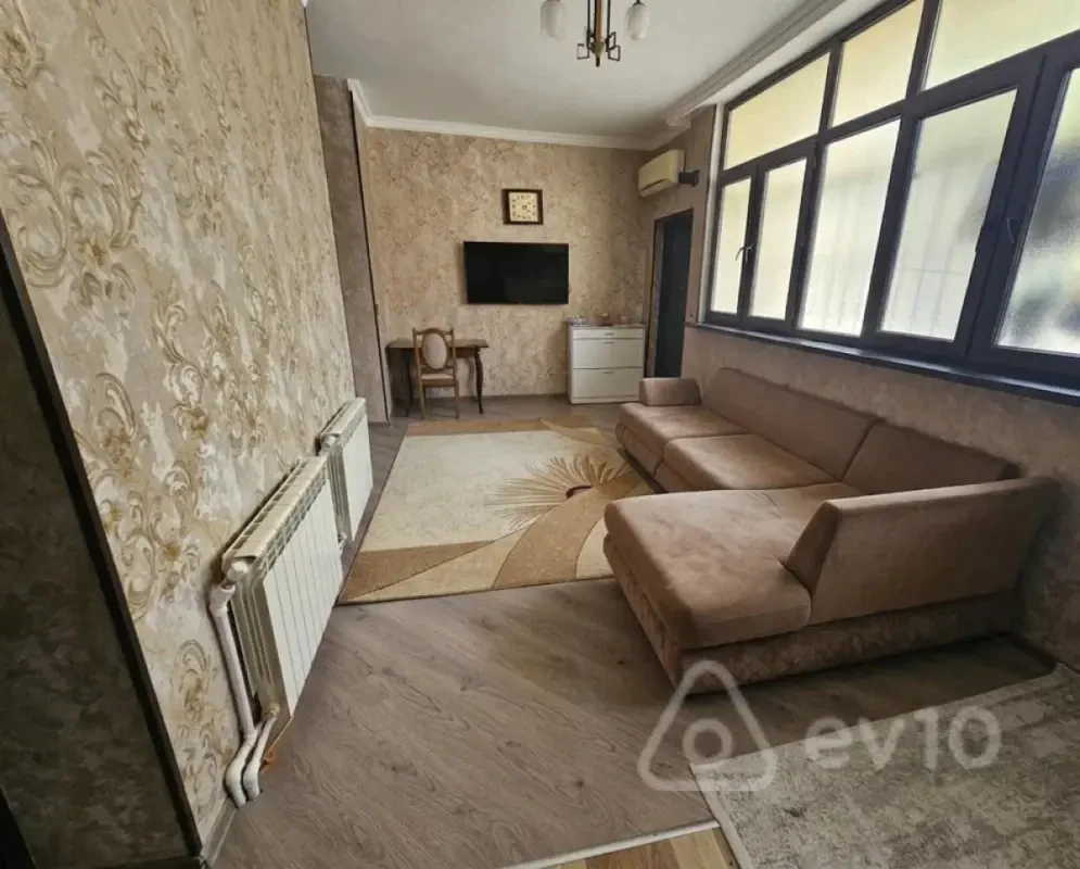 Kirayə verilir 2 otaqlı köhnə tikili 70 m²