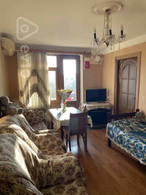 Kirayə verilir 2 otaqlı köhnə tikili 60 m²