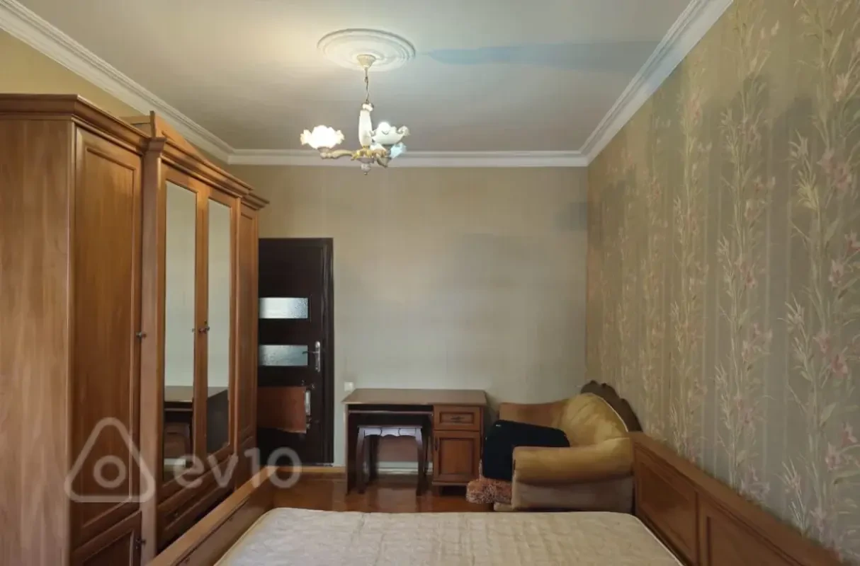 Kirayə verilir 2 otaqlı köhnə tikili 85 m²