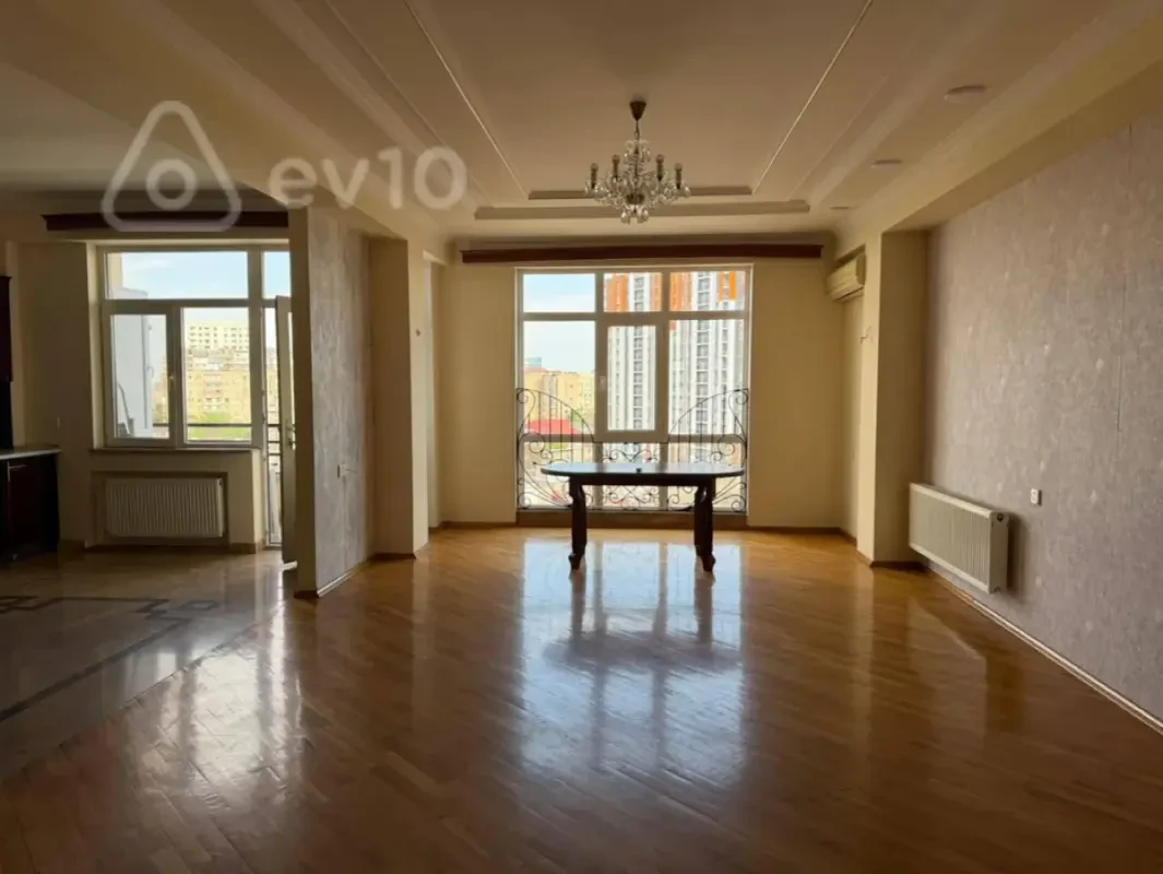 Kirayə verilir 3 otaqlı yeni tikili 135 m²