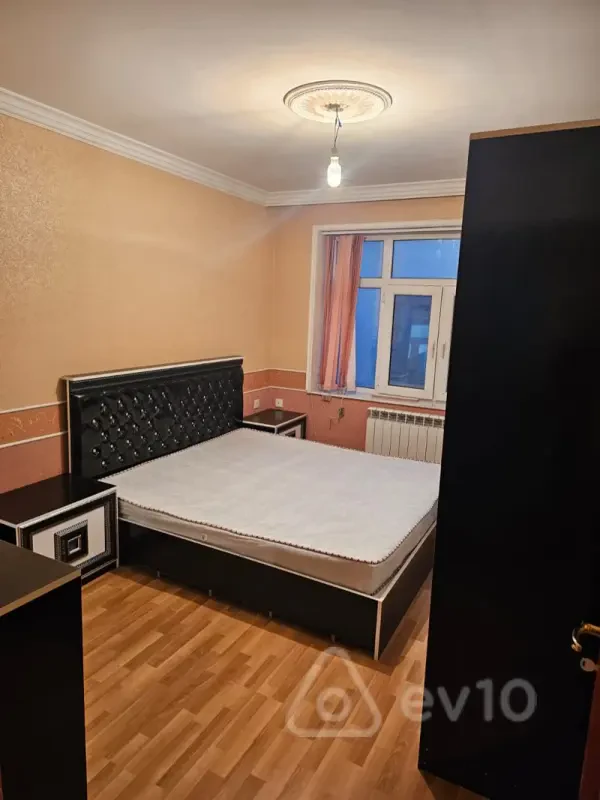 Kirayə verilir 4 otaqlı köhnə tikili 100 m²