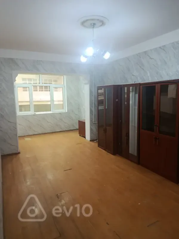 Kirayə verilir 3 otaqlı köhnə tikili 80 m²
