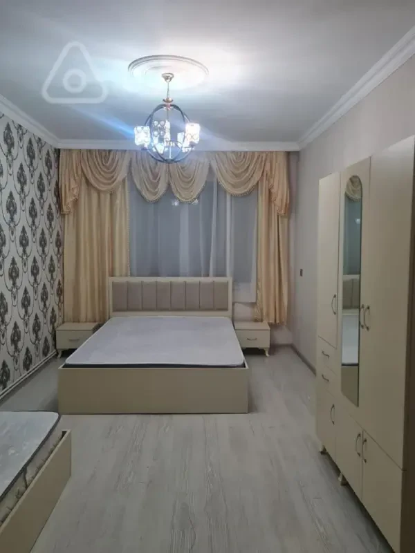 Kirayə verilir 2 otaqlı köhnə tikili 60 m²