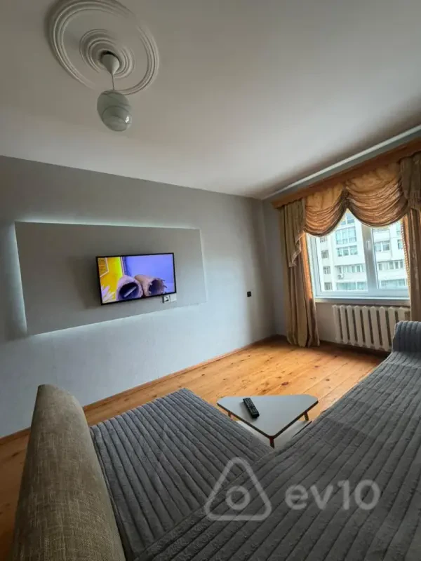 Kirayə verilir 2 otaqlı köhnə tikili 70 m²