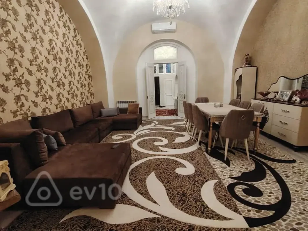 Satılır 4 otaqlı köhnə tikili 114 m²
