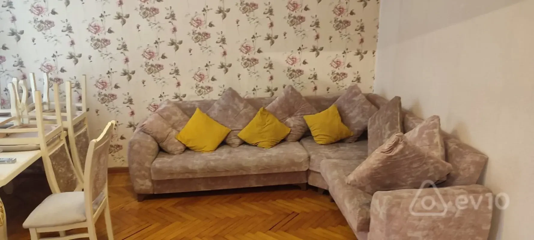 Kirayə verilir 2 otaqlı köhnə tikili 50 m²