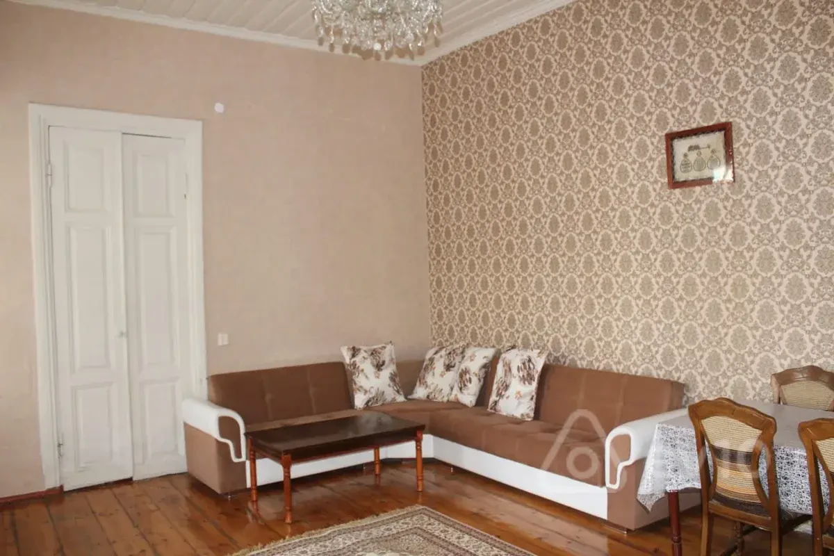 Kirayə verilir 3 otaqlı köhnə tikili 70 m²
