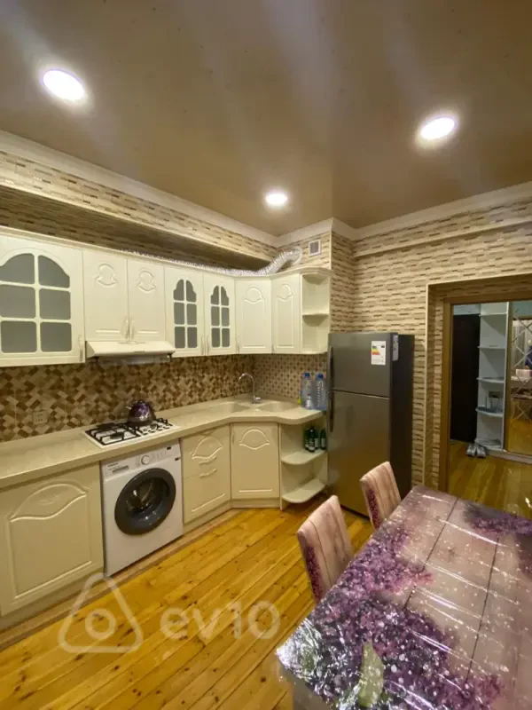 Kirayə verilir 2 otaqlı yeni tikili 90 m²