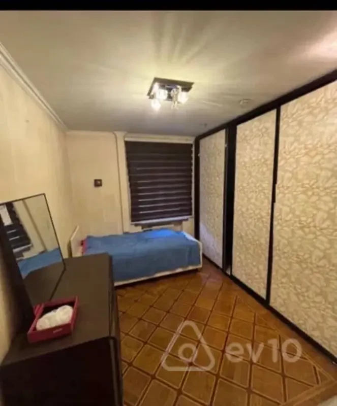 Kirayə verilir 3 otaqlı köhnə tikili 85 m²