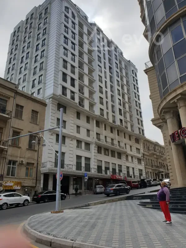 Kirayə verilir 2 otaqlı yeni tikili 74 m²