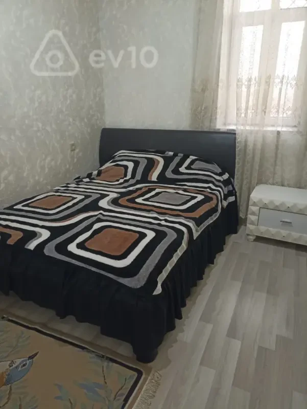 Kirayə verilir 2 otaqlı köhnə tikili 52 m²