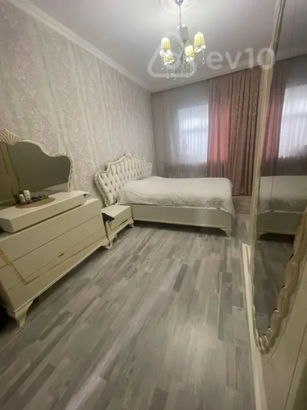 Satılır 3 otaqlı köhnə tikili 68 m²