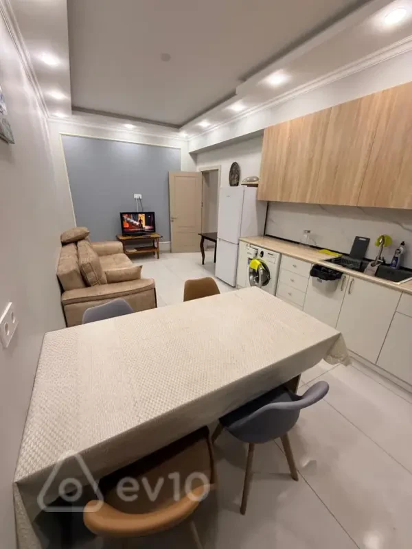 Kirayə verilir 2 otaqlı yeni tikili 65 m²