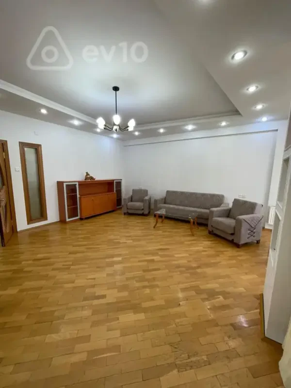 Kirayə verilir 3 otaqlı yeni tikili 140 m²