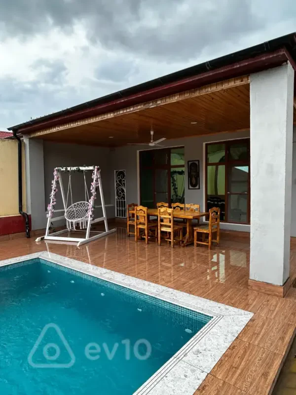 Kirayə verilir 4 otaqlı həyət evi 260 m²