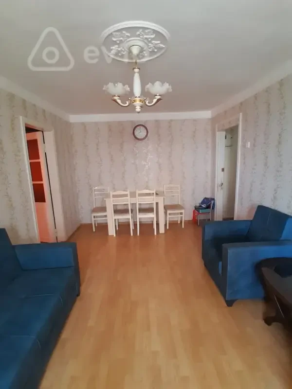 Kirayə verilir 2 otaqlı köhnə tikili 56 m²