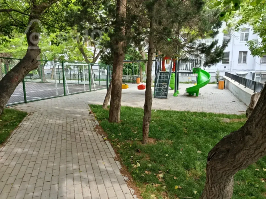 Kirayə verilir 2 otaqlı köhnə tikili 60 m²