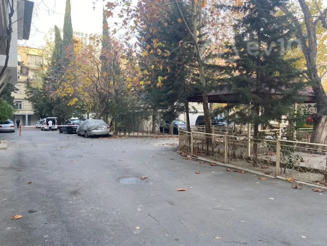 Satılır 3 otaqlı köhnə tikili 100 m²