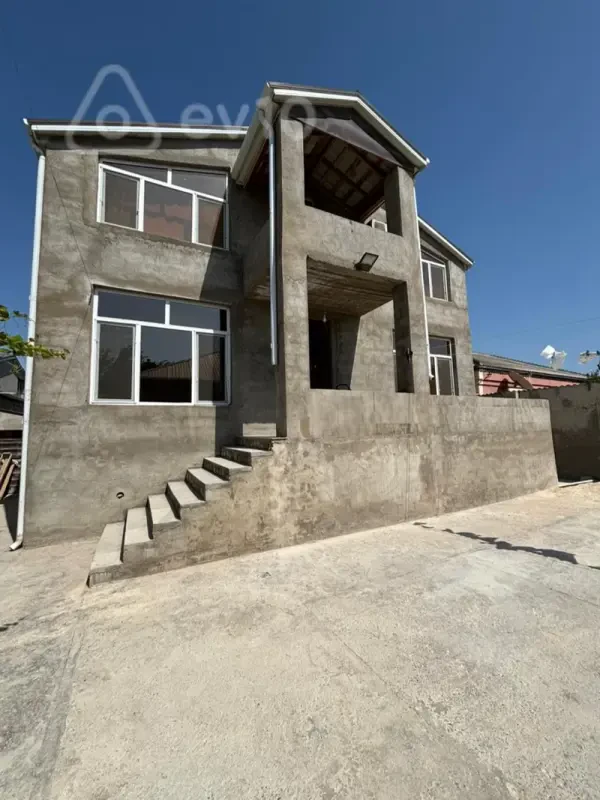 Satılır 5 otaqlı həyət evi 200 m²