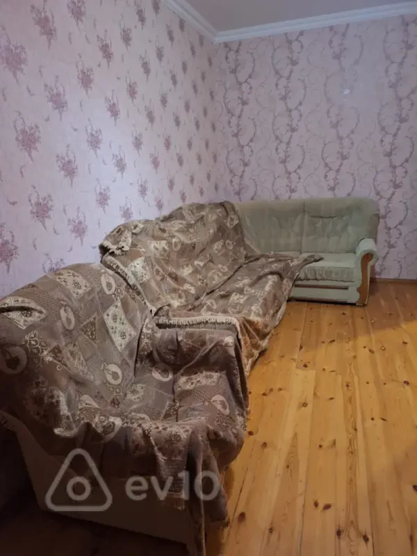 Kirayə verilir 3 otaqlı köhnə tikili 70 m²