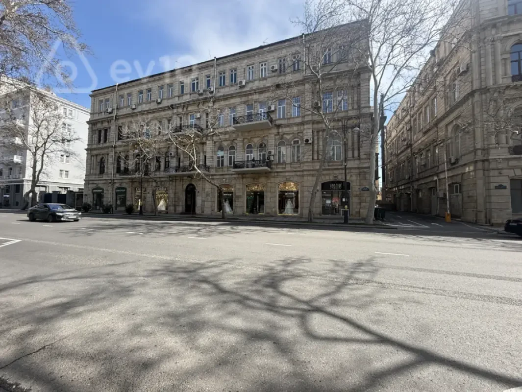 Satılır mənzil 191 m²