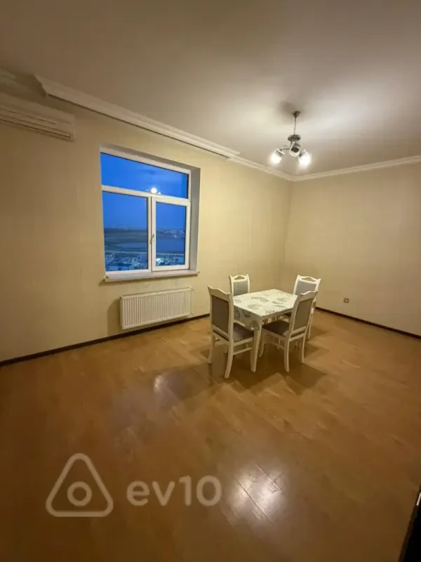 Kirayə verilir 3 otaqlı yeni tikili 80 m²